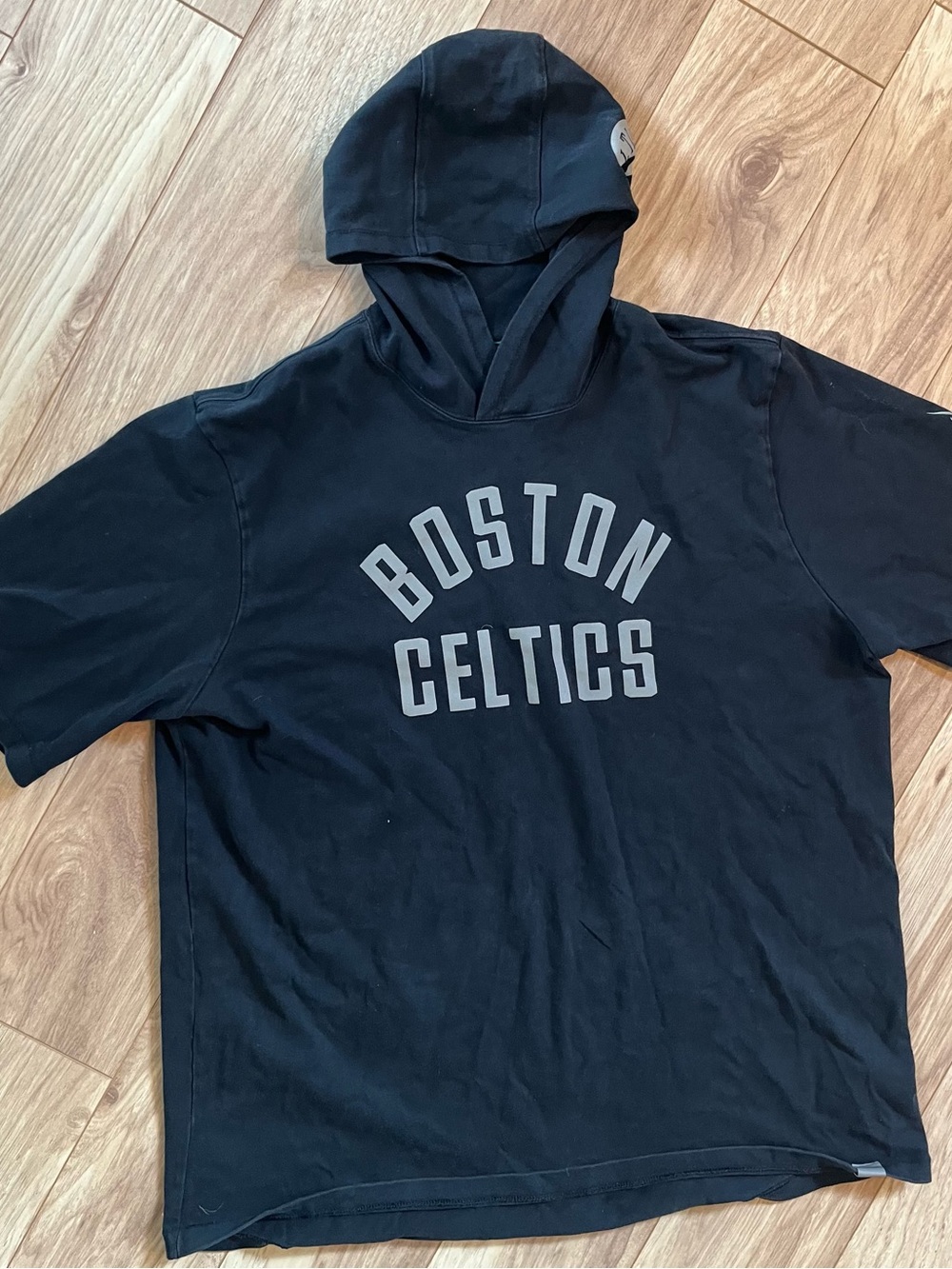 Rare Nike Boston Celtics black hoodie t-shirt